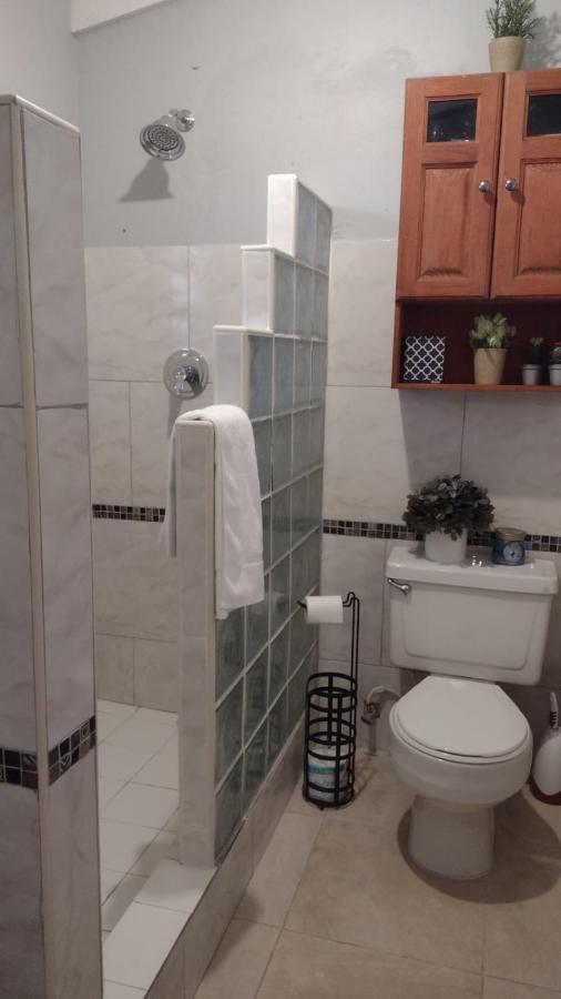 Michand Guest Apartments- Cozy One Or Two Bedroom- 5 Walk Minutes From Airport 10 Mins Drive To Oistins Or Beach Christ Church Bagian luar foto