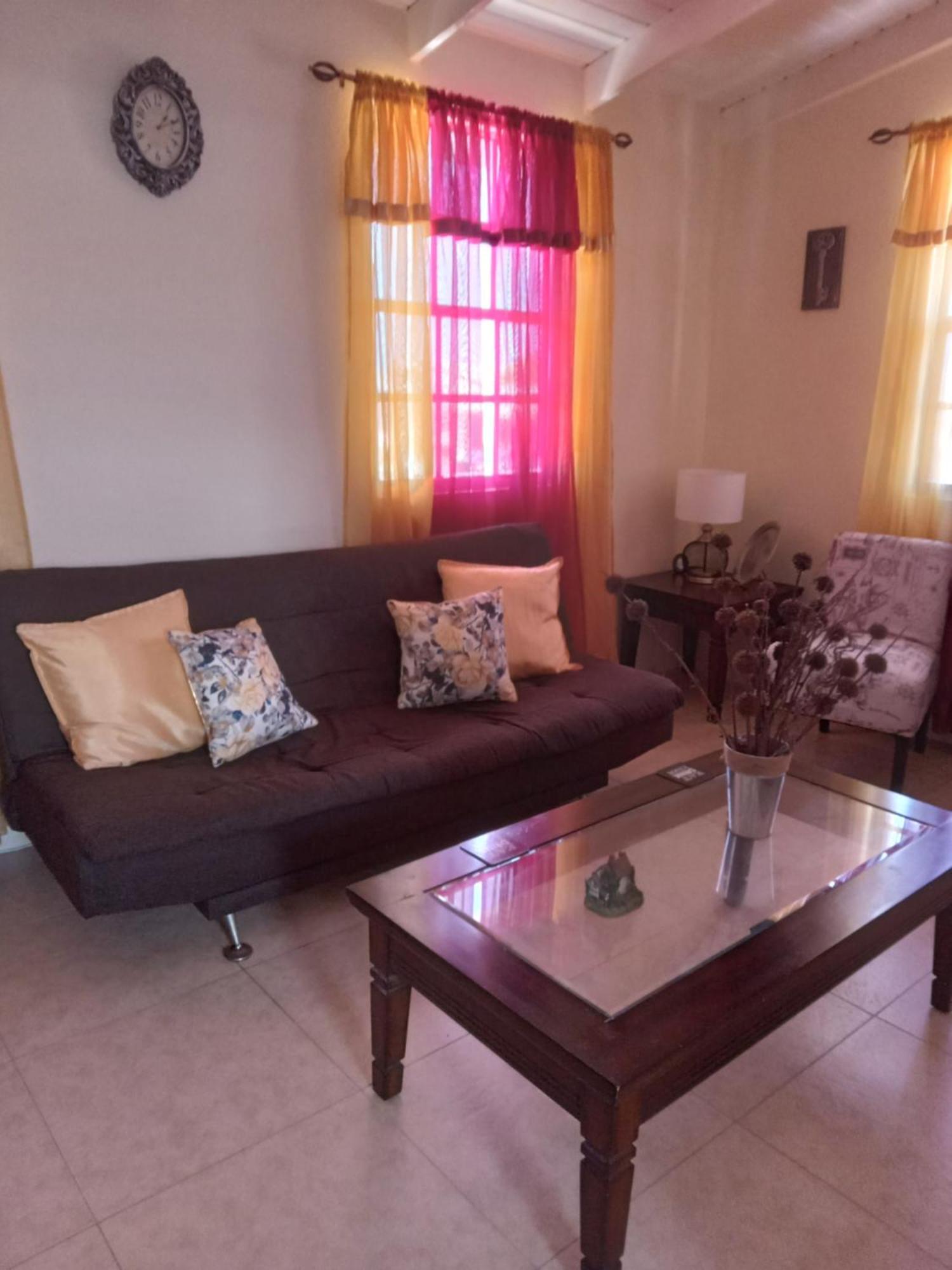 Michand Guest Apartments- Cozy One Or Two Bedroom- 5 Walk Minutes From Airport 10 Mins Drive To Oistins Or Beach Christ Church Bagian luar foto