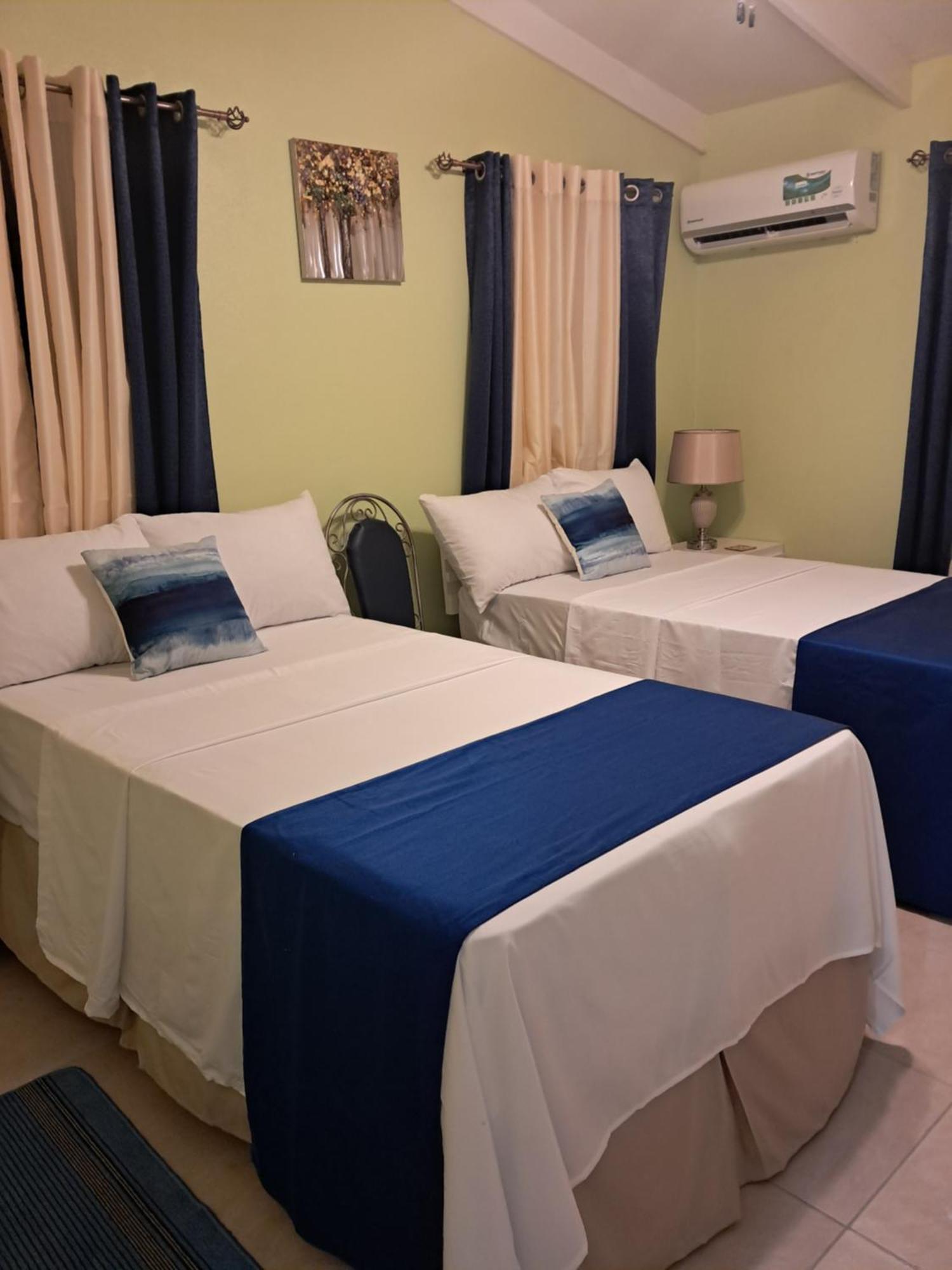 Michand Guest Apartments- Cozy One Or Two Bedroom- 5 Walk Minutes From Airport 10 Mins Drive To Oistins Or Beach Christ Church Bagian luar foto