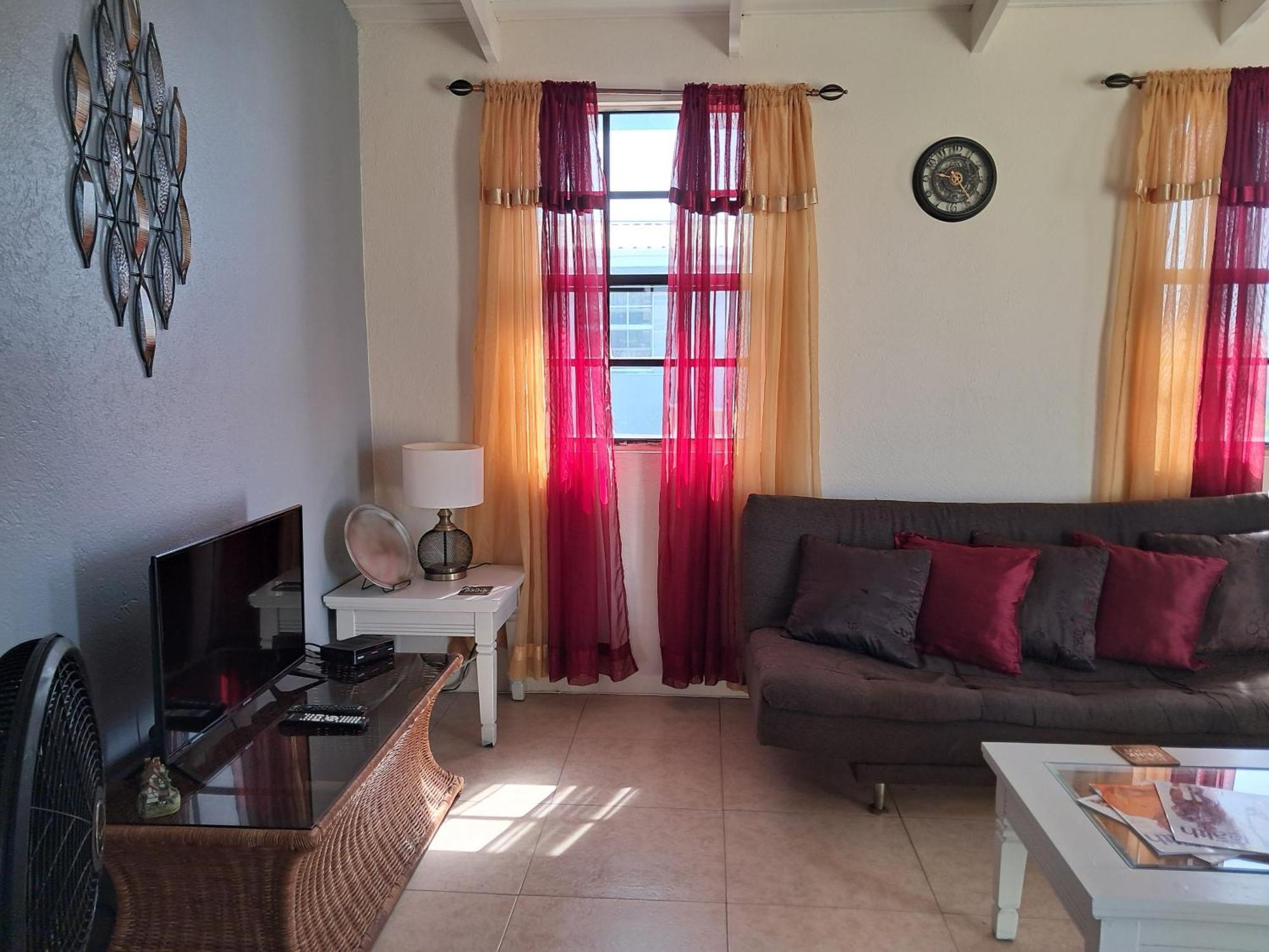 Michand Guest Apartments- Cozy One Or Two Bedroom- 5 Walk Minutes From Airport 10 Mins Drive To Oistins Or Beach Christ Church Bagian luar foto