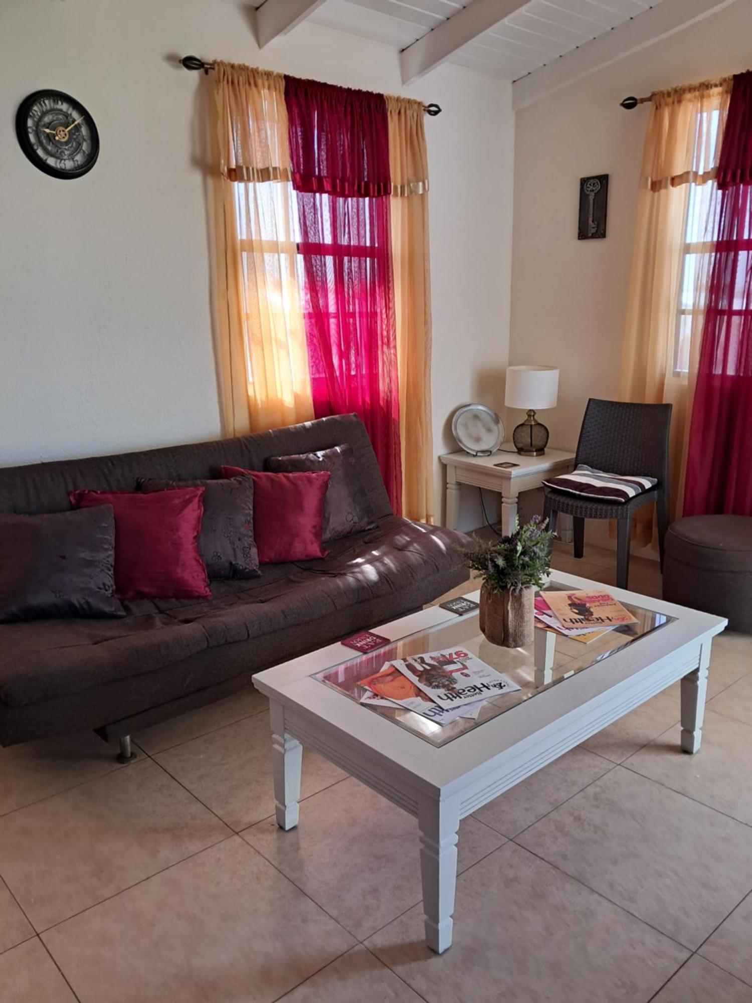 Michand Guest Apartments- Cozy One Or Two Bedroom- 5 Walk Minutes From Airport 10 Mins Drive To Oistins Or Beach Christ Church Bagian luar foto