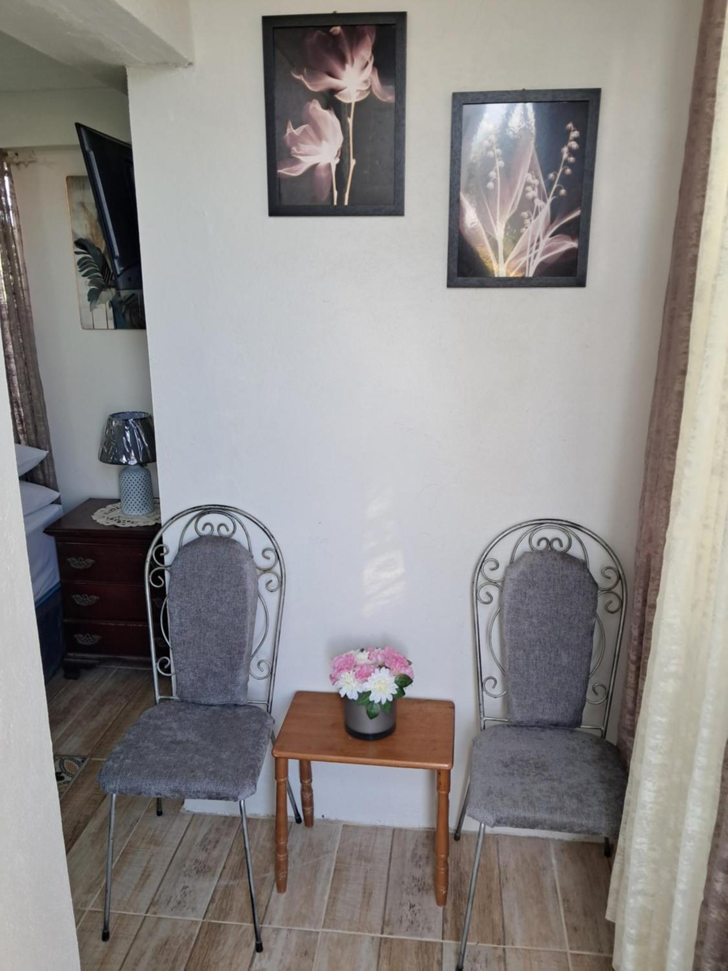 Michand Guest Apartments- Cozy One Or Two Bedroom- 5 Walk Minutes From Airport 10 Mins Drive To Oistins Or Beach Christ Church Bagian luar foto