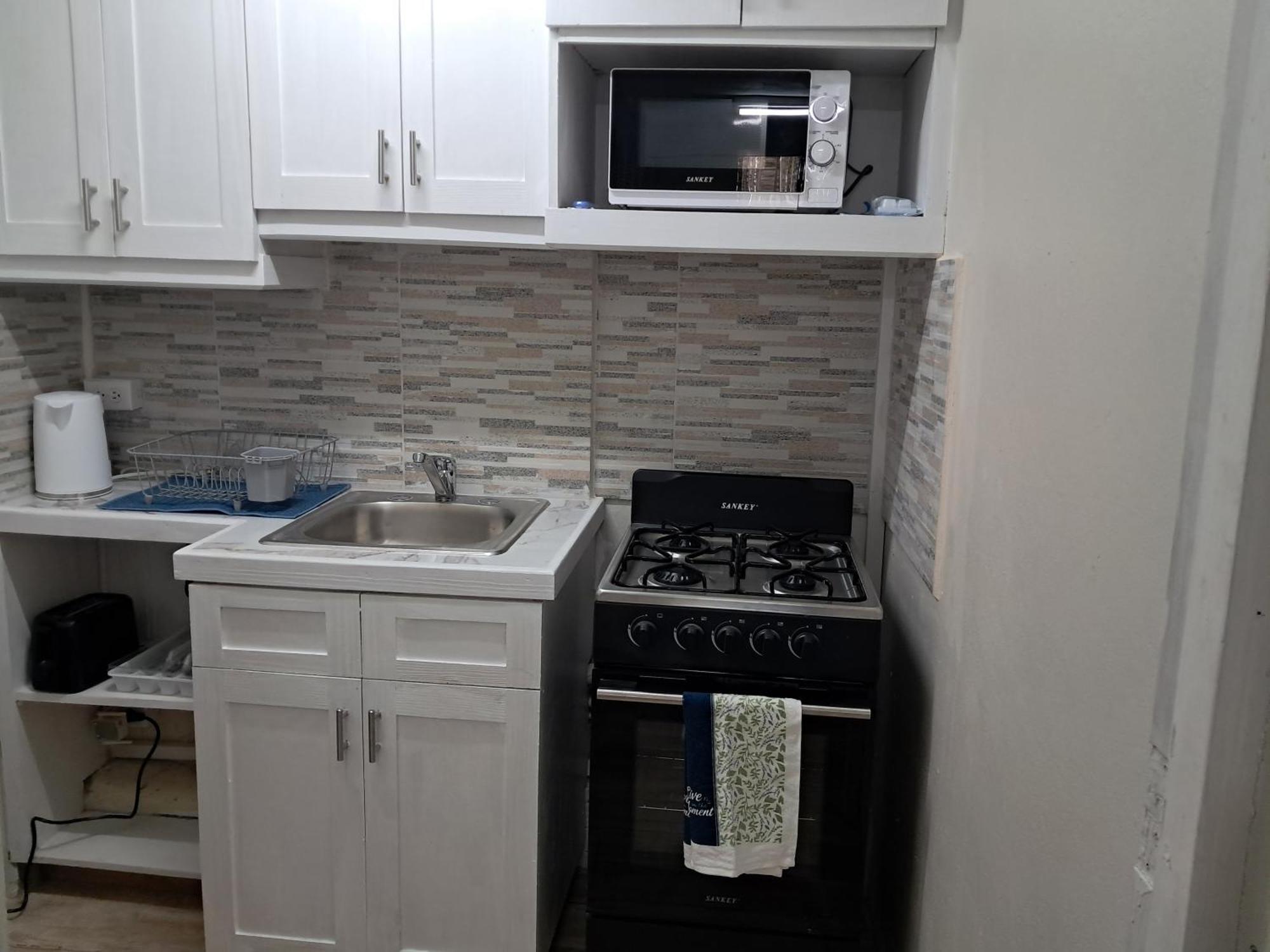 Michand Guest Apartments- Cozy One Or Two Bedroom- 5 Walk Minutes From Airport 10 Mins Drive To Oistins Or Beach Christ Church Bagian luar foto