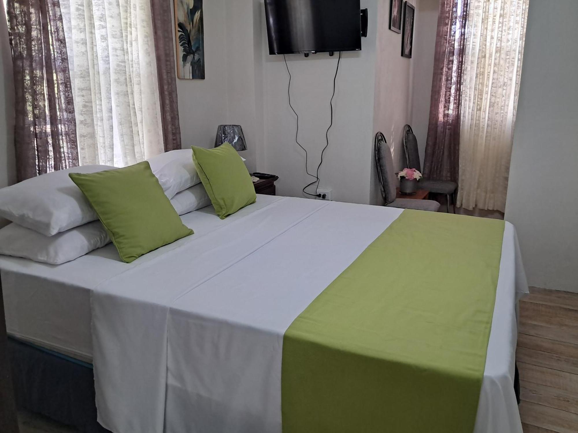 Michand Guest Apartments- Cozy One Or Two Bedroom- 5 Walk Minutes From Airport 10 Mins Drive To Oistins Or Beach Christ Church Bagian luar foto