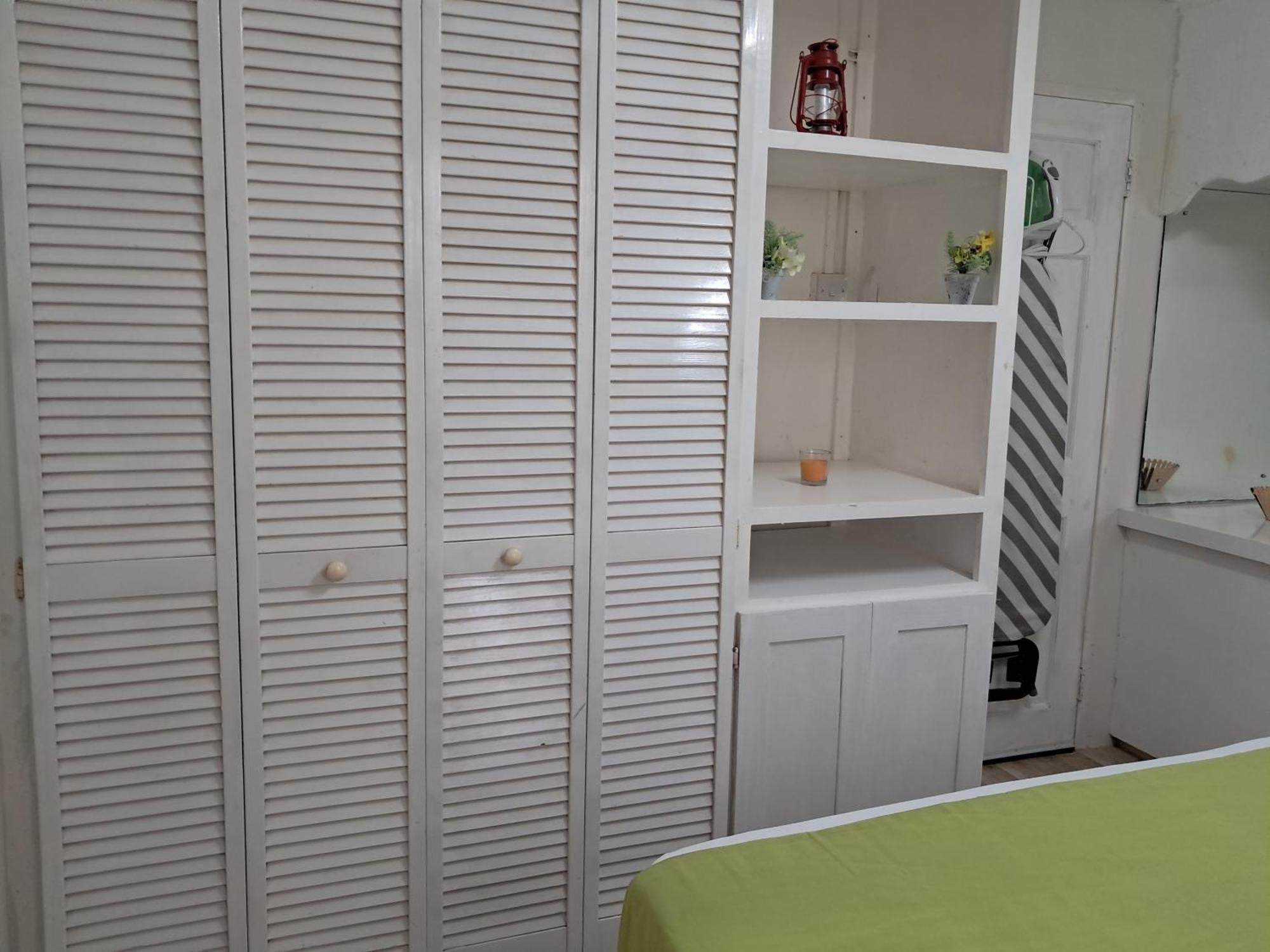 Michand Guest Apartments- Cozy One Or Two Bedroom- 5 Walk Minutes From Airport 10 Mins Drive To Oistins Or Beach Christ Church Bagian luar foto