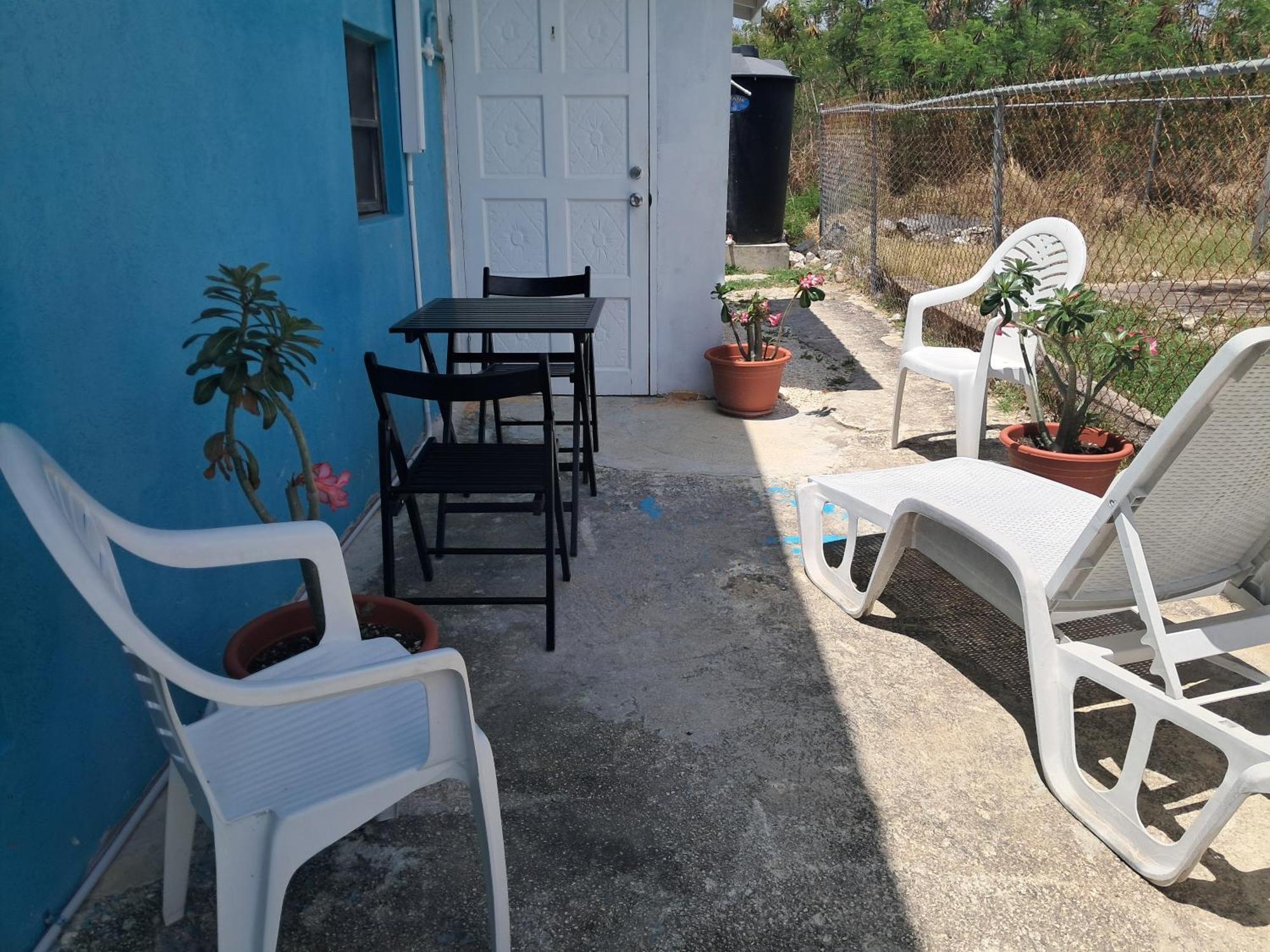 Michand Guest Apartments- Cozy One Or Two Bedroom- 5 Walk Minutes From Airport 10 Mins Drive To Oistins Or Beach Christ Church Bagian luar foto