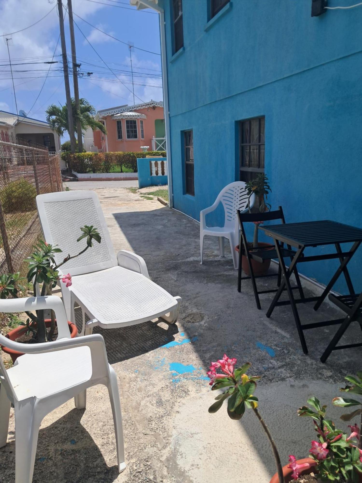 Michand Guest Apartments- Cozy One Or Two Bedroom- 5 Walk Minutes From Airport 10 Mins Drive To Oistins Or Beach Christ Church Bagian luar foto